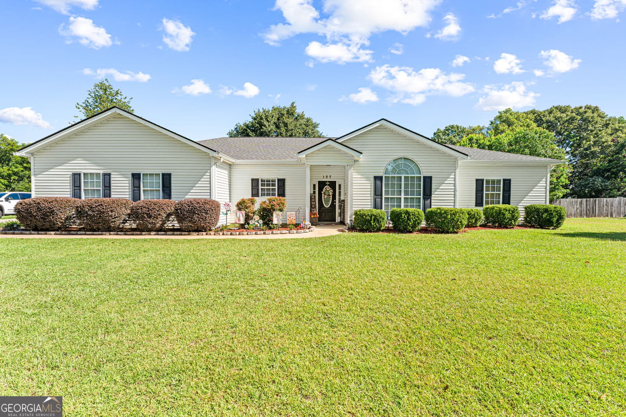 3 bedroom, 2 bathroom, 2,655 sq ft single family residence for sale at 127 Feagin Mill Road, Warner Robins, GA 31088 — photo 1 of 40