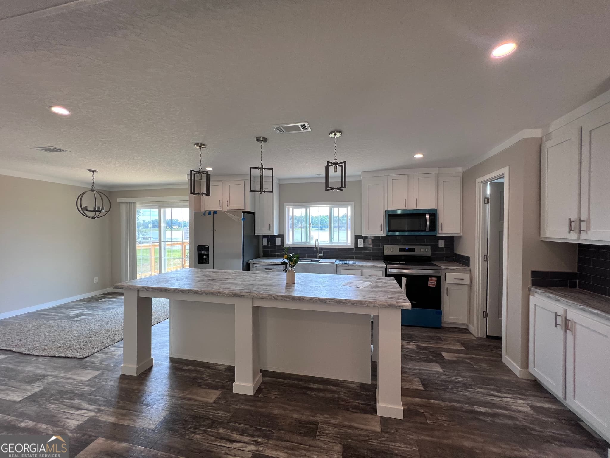 4 bedroom, 2 bathroom, 1,560 sq ft manufactured home,single family residence for sale at 105 N Lakeshore Drive, Ivey, GA 31031 — photo 5