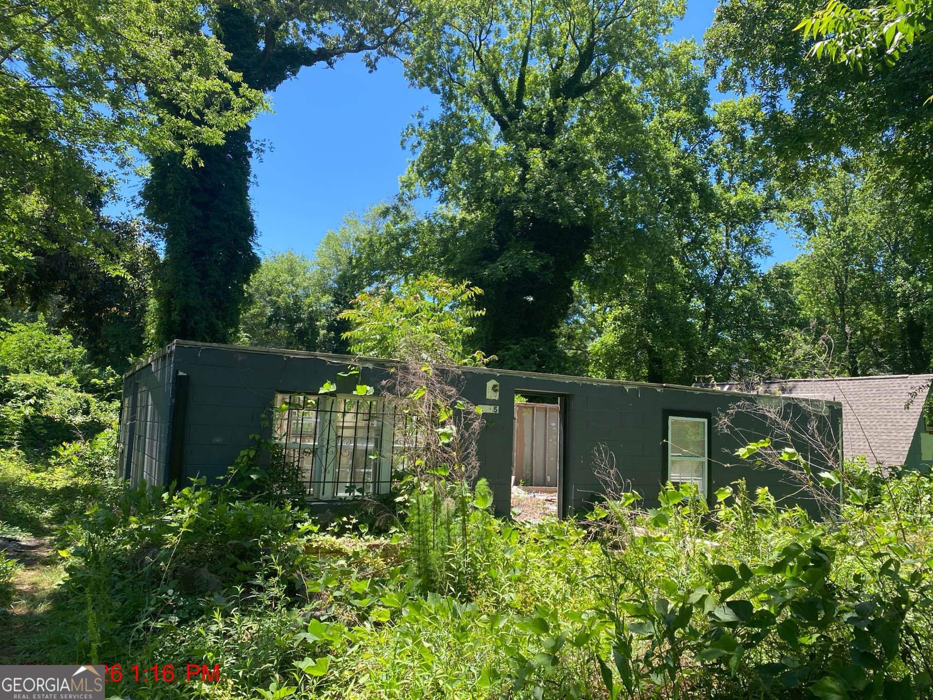 3 bedroom, 1 bathroom, 1,073 sq ft single family residence for sale at 2025 Moody Drive, Atlanta, GA 30315 — photo 2