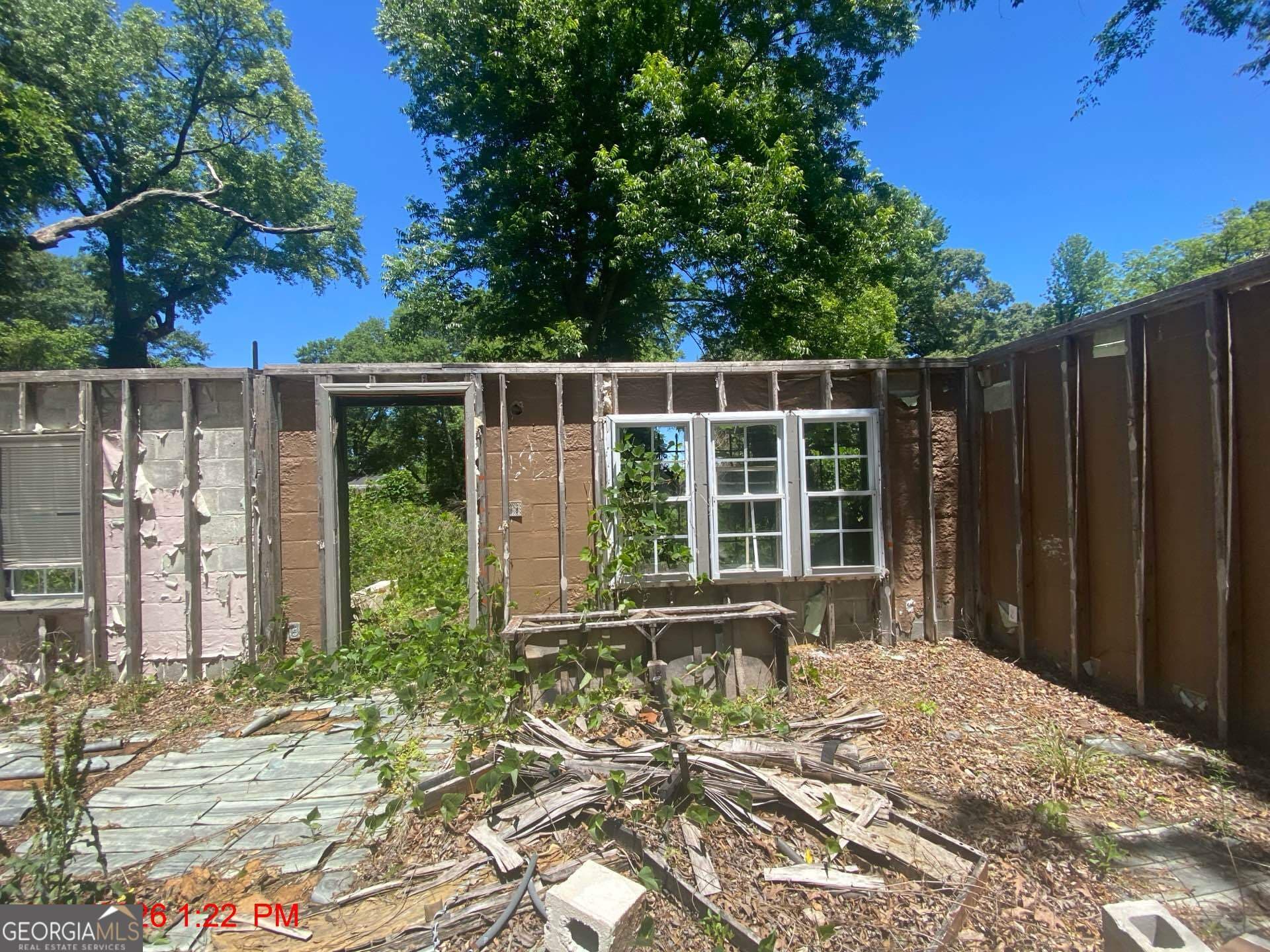 3 bedroom, 1 bathroom, 1,073 sq ft single family residence for sale at 2025 Moody Drive, Atlanta, GA 30315 — photo 4