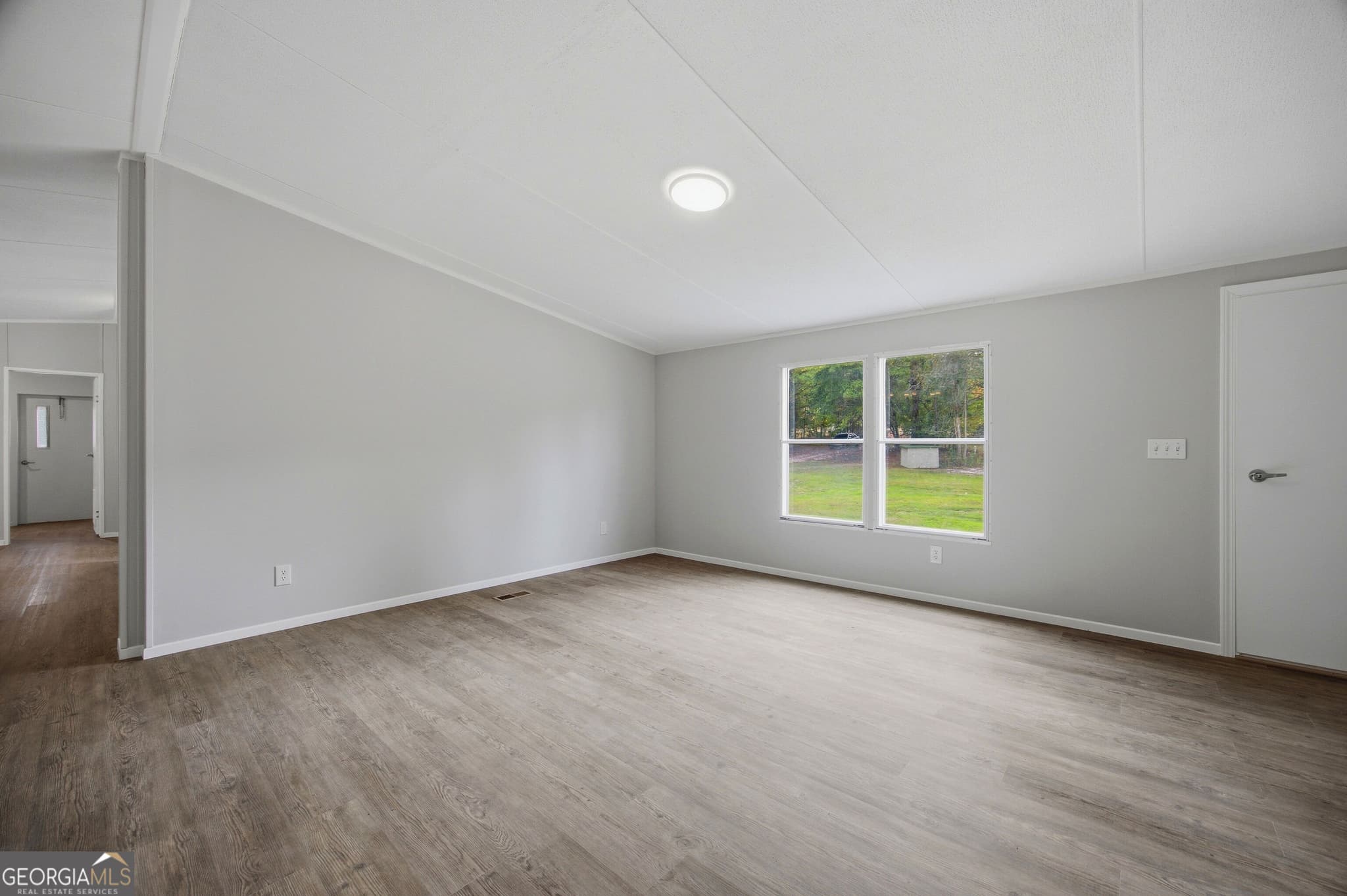 3 bedroom, 2 bathroom, 1,680 sq ft manufactured home,single family residence for sale at 337 Valley View Drive, Byron, GA 31008 — photo 9