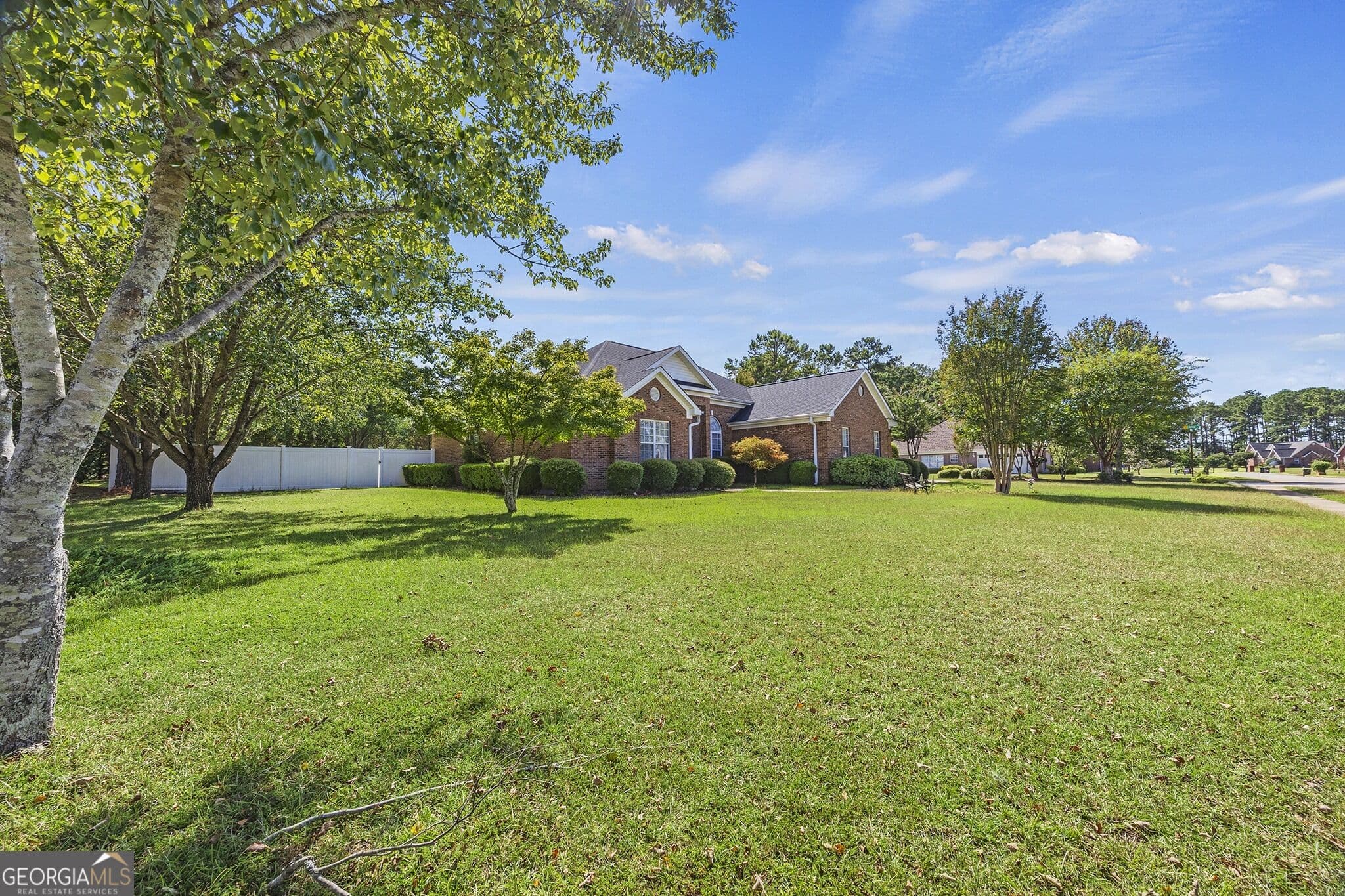 4 bedroom, 3 bathroom, 2,096 sq ft single family residence for sale at 100 Julep Court, Warner Robins, GA 31088 — photo 2