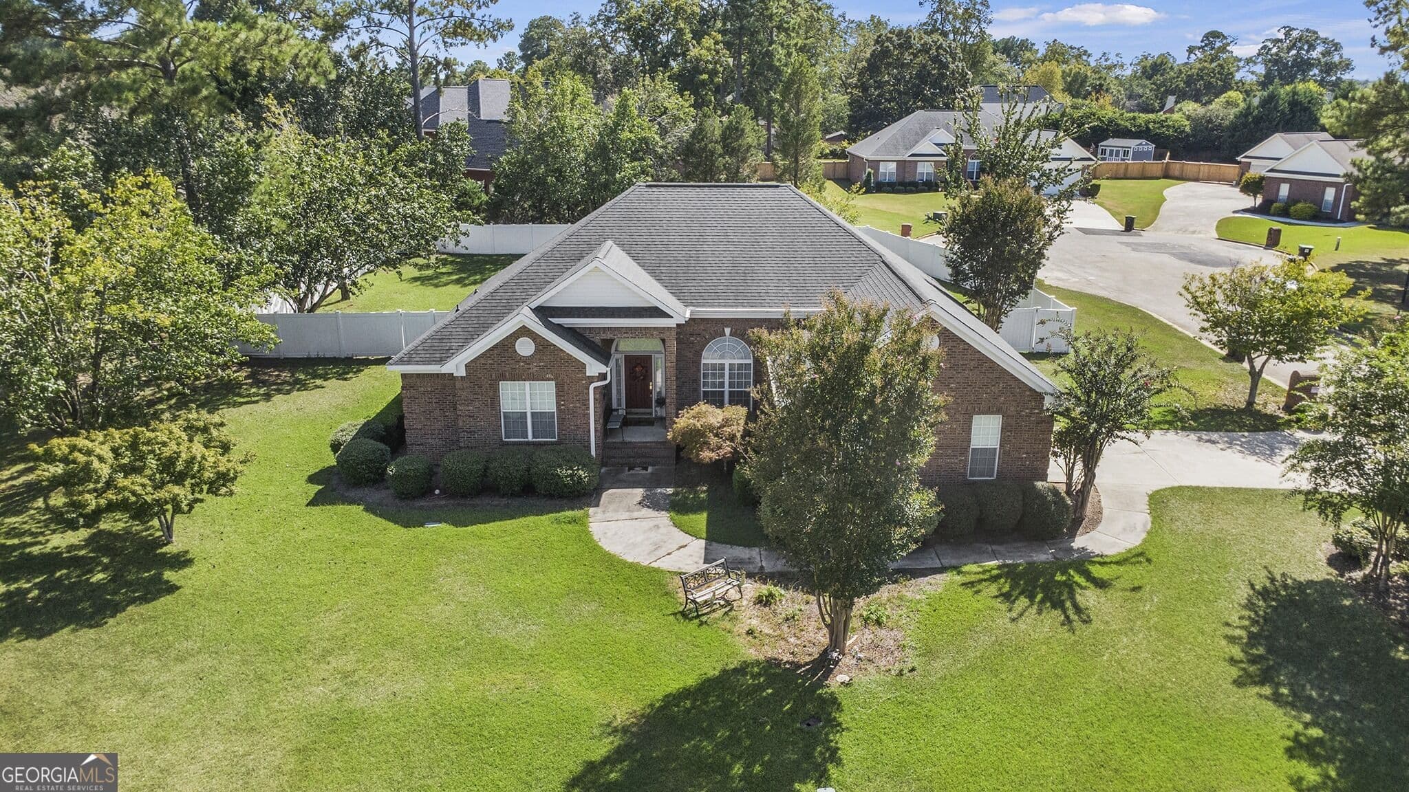 4 bedroom, 3 bathroom, 2,096 sq ft single family residence for sale at 100 Julep Court, Warner Robins, GA 31088 — photo 4