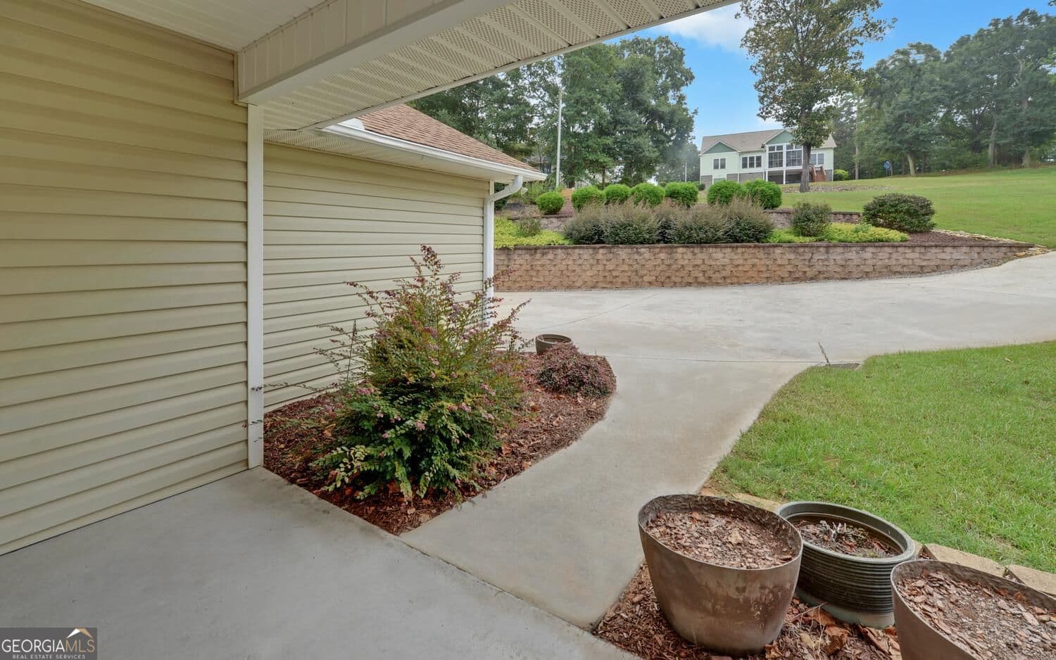 5 bedroom, 3 bathroom, 3,067 sq ft single family residence for sale at 300 Knox Circle, Lavonia, GA 30553 — photo 2