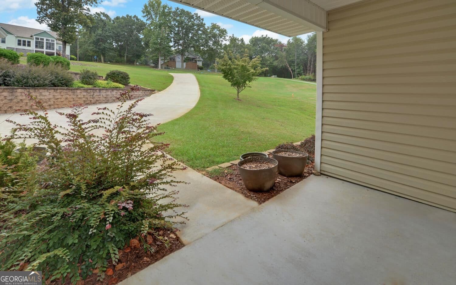 5 bedroom, 3 bathroom, 3,067 sq ft single family residence for sale at 300 Knox Circle, Lavonia, GA 30553 — photo 3