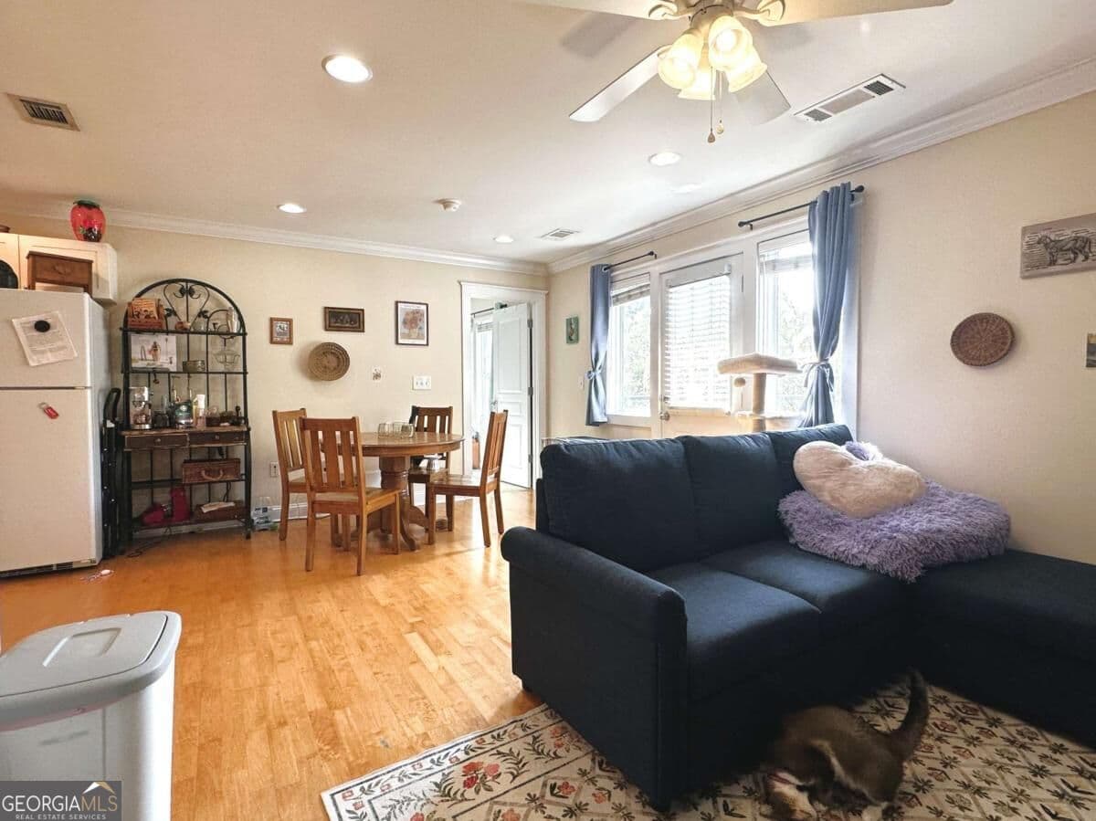 1 bedroom, 1 bathroom, 825 sq ft condominium for sale at 490 Barnett Shoals Road 610, Athens, GA 30605 — photo 2