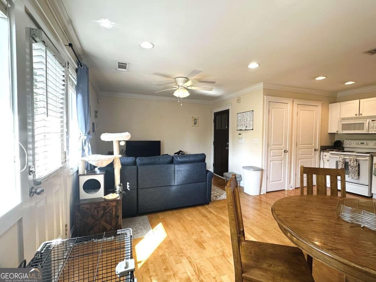 1 bedroom, 1 bathroom, 825 sq ft condominium for sale at 490 Barnett Shoals Road 610, Athens, GA 30605 — photo 6
