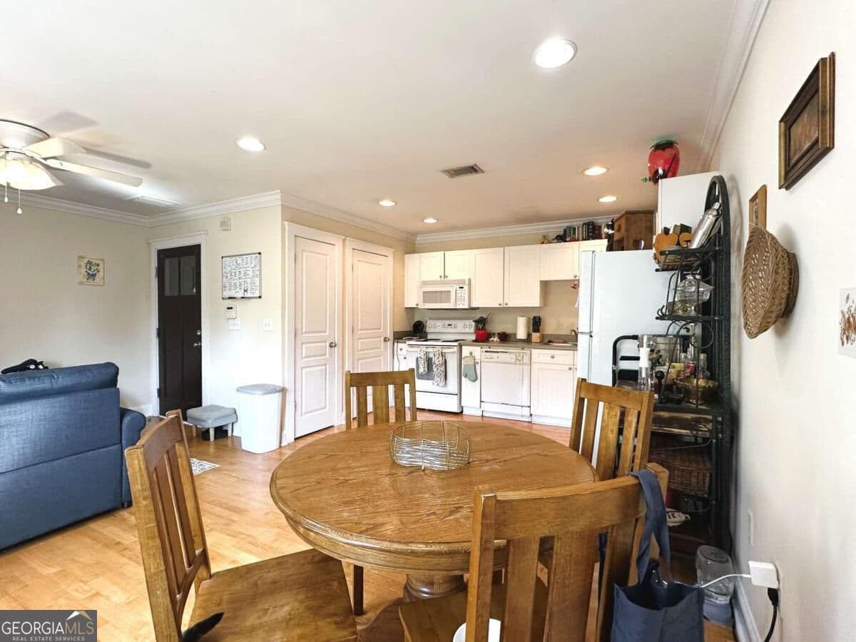 1 bedroom, 1 bathroom, 825 sq ft condominium for sale at 490 Barnett Shoals Road 610, Athens, GA 30605 — photo 5