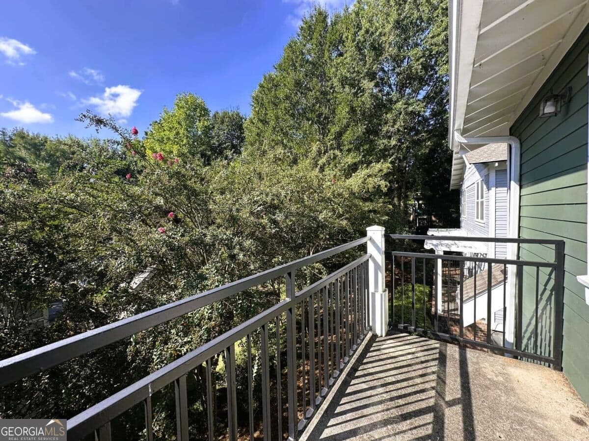 1 bedroom, 1 bathroom, 825 sq ft condominium for sale at 490 Barnett Shoals Road 610, Athens, GA 30605 — photo 10