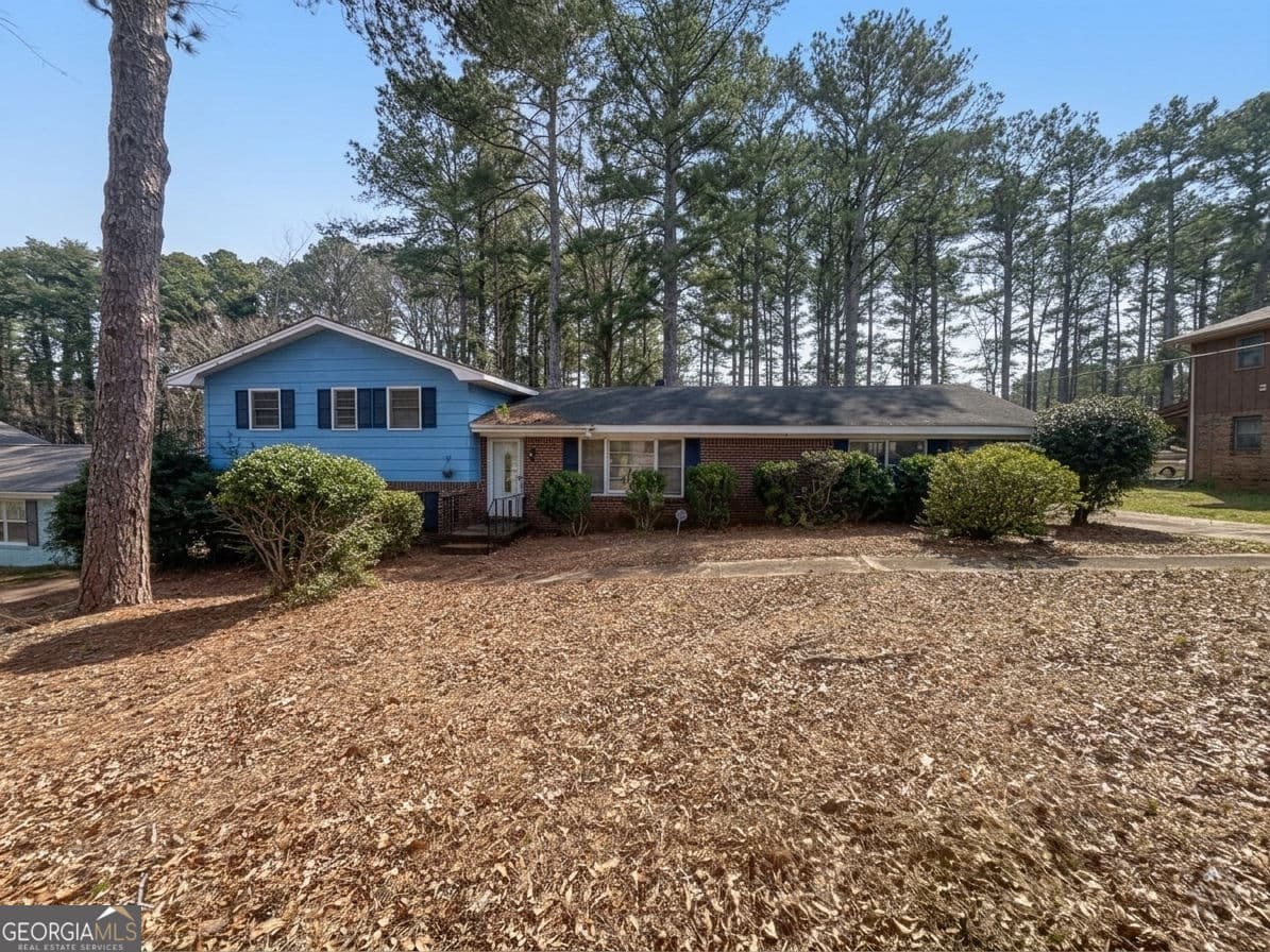 3 bedroom, 1.5 bathroom, 1,652 sq ft single family residence for sale at 279 Timberland Trail, Riverdale, GA 30274 — photo 2