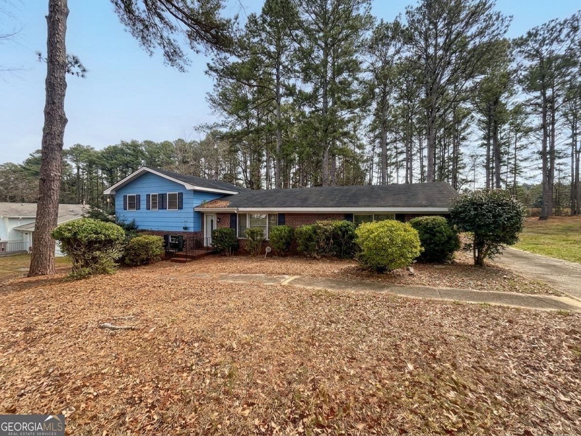 3 bedroom, 1.5 bathroom, 1,652 sq ft single family residence for sale at 279 Timberland Trail, Riverdale, GA 30274 — photo 1 of 12