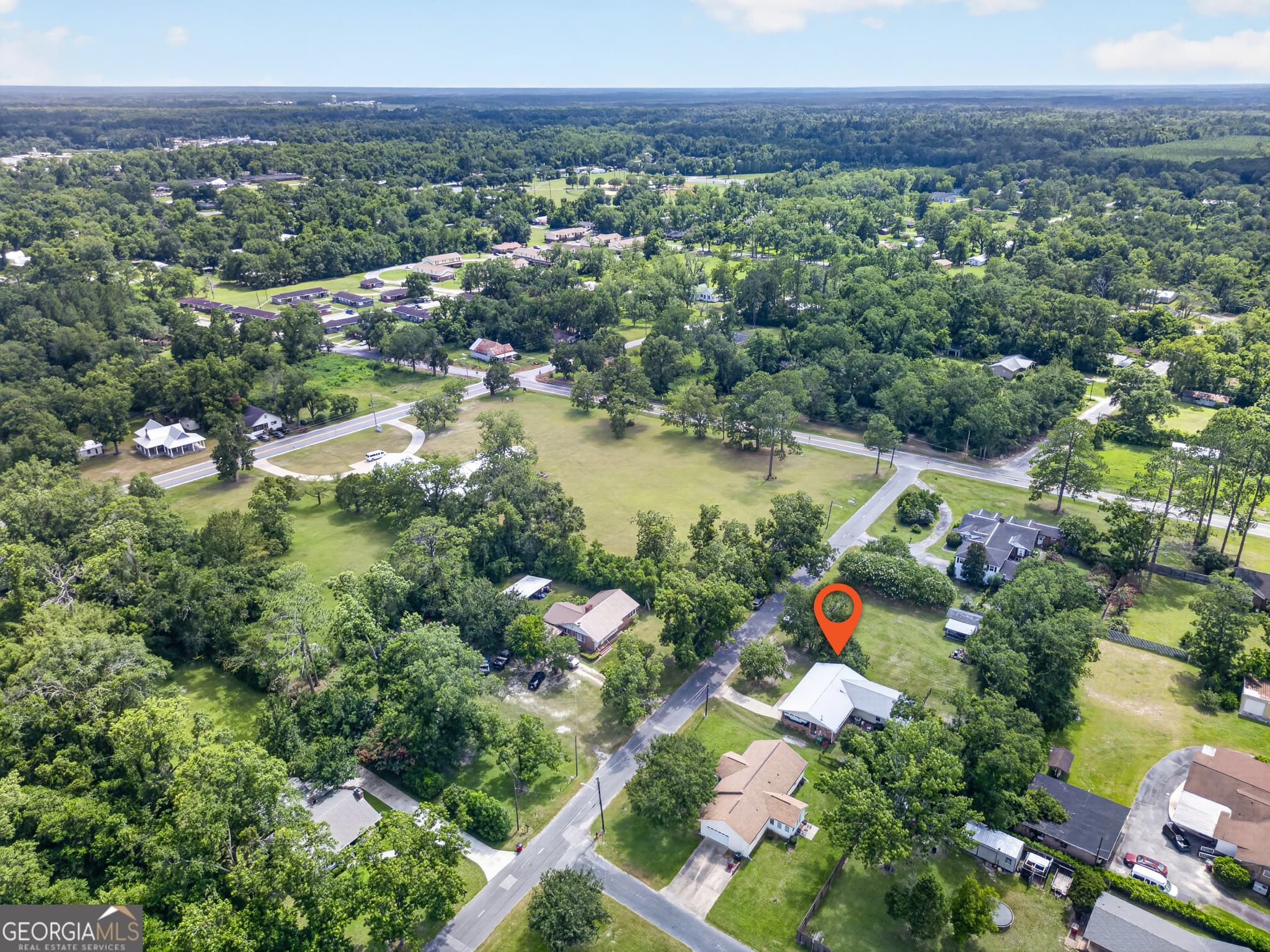 3 bedroom, 2 bathroom, 1,769 sq ft single family residence for sale at 408 McGregor Street, Blackshear, GA 31516 — photo 4