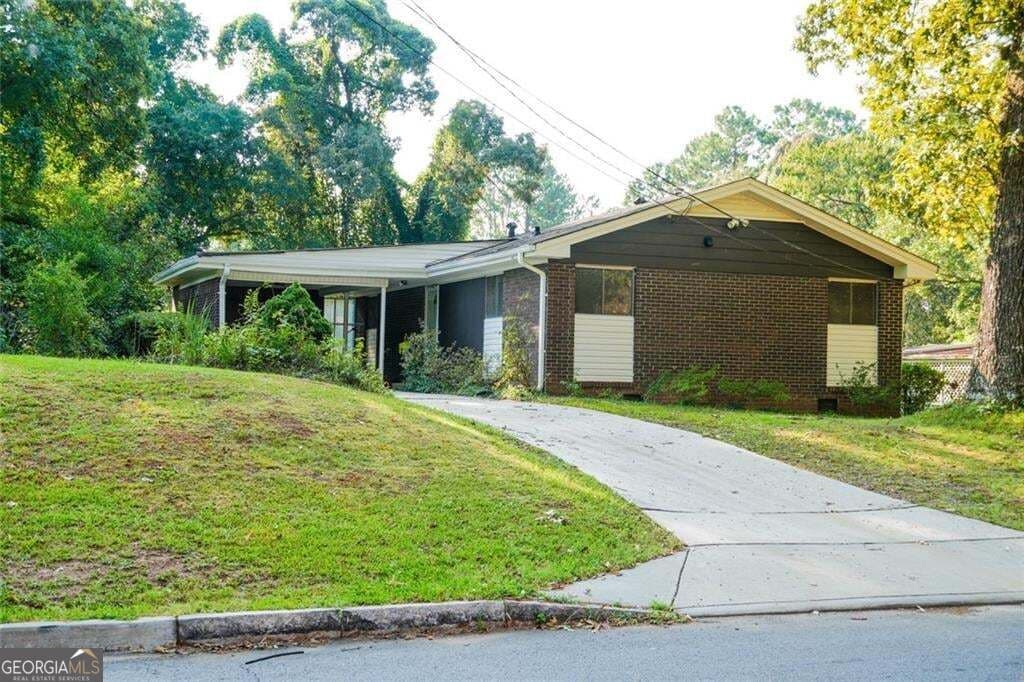 3 bedroom, 2 bathroom, 1,125 sq ft single family residence for sale at 927 Rowland Street, Clarkston, GA 30021