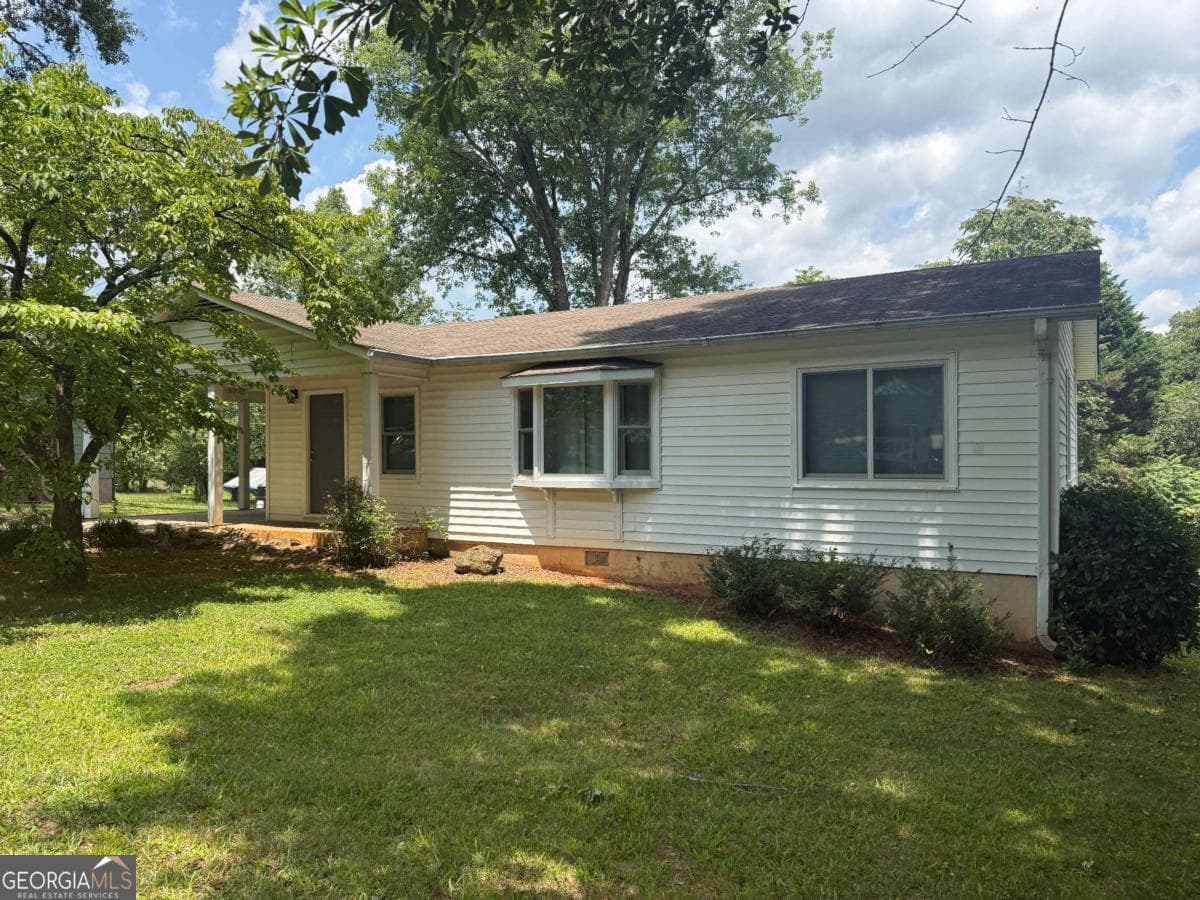 3 bedroom, 1 bathroom, 1,032 sq ft single family residence for rent at 130 Goldust Avenue, Clarkesville, GA 30523 for $1,600 a month — photo 1 of 1