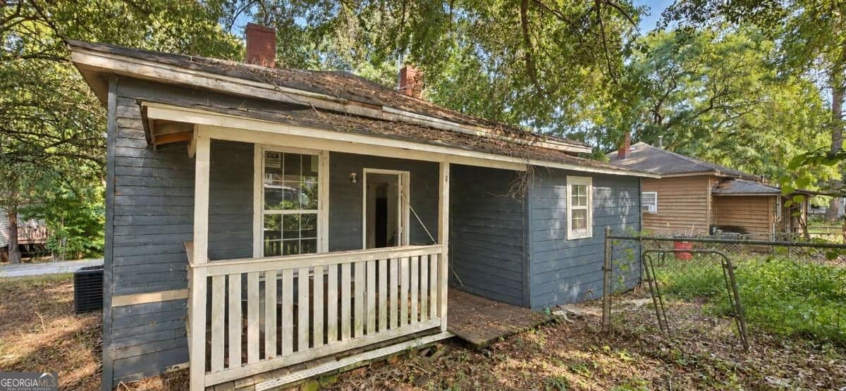 2 bedroom, 1 bathroom, 1,002 sq ft single family residence for sale at 3 Magnolia Street, Covington, GA 30014 — photo 3