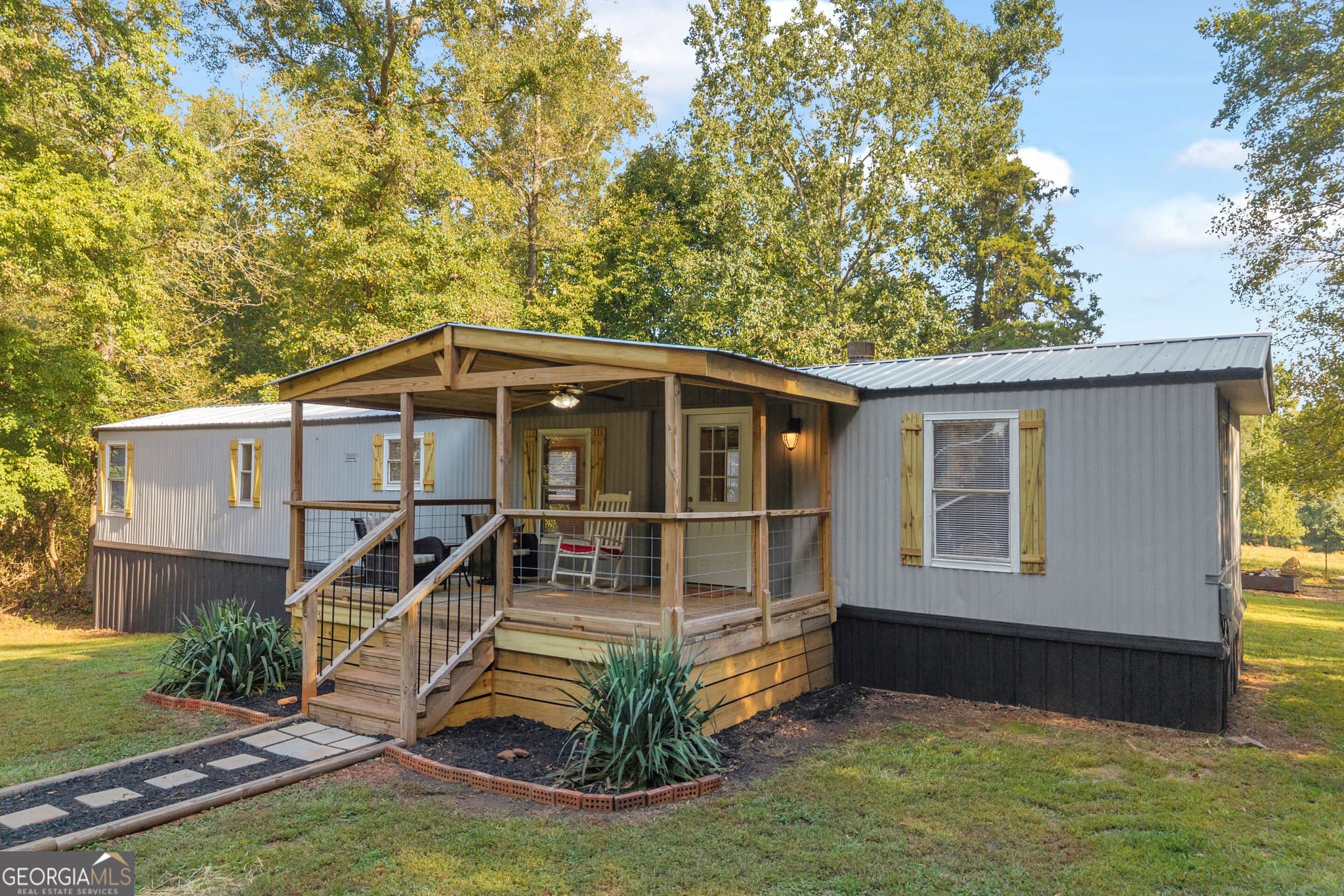 2 bedroom, 2 bathroom, 924 sq ft manufactured home,single family residence for sale at 367 Griffin Road, Martin, GA 30557 — photo 2