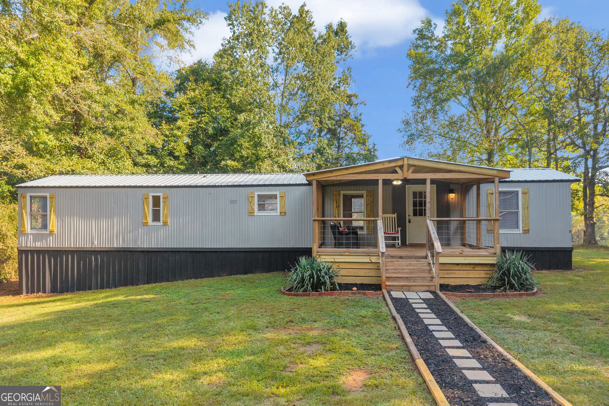 2 bedroom, 2 bathroom, 924 sq ft manufactured home,single family residence for sale at 367 Griffin Road, Martin, GA 30557 — photo 1 of 66