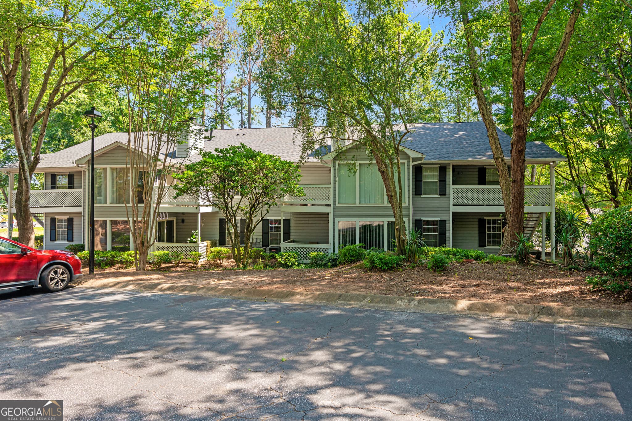 2 bedroom, 2 bathroom, 1,102 sq ft condominium for rent at 407 Natchez Trace, Sandy Springs, GA 30350 for $1,700 a month — photo 1 of 1