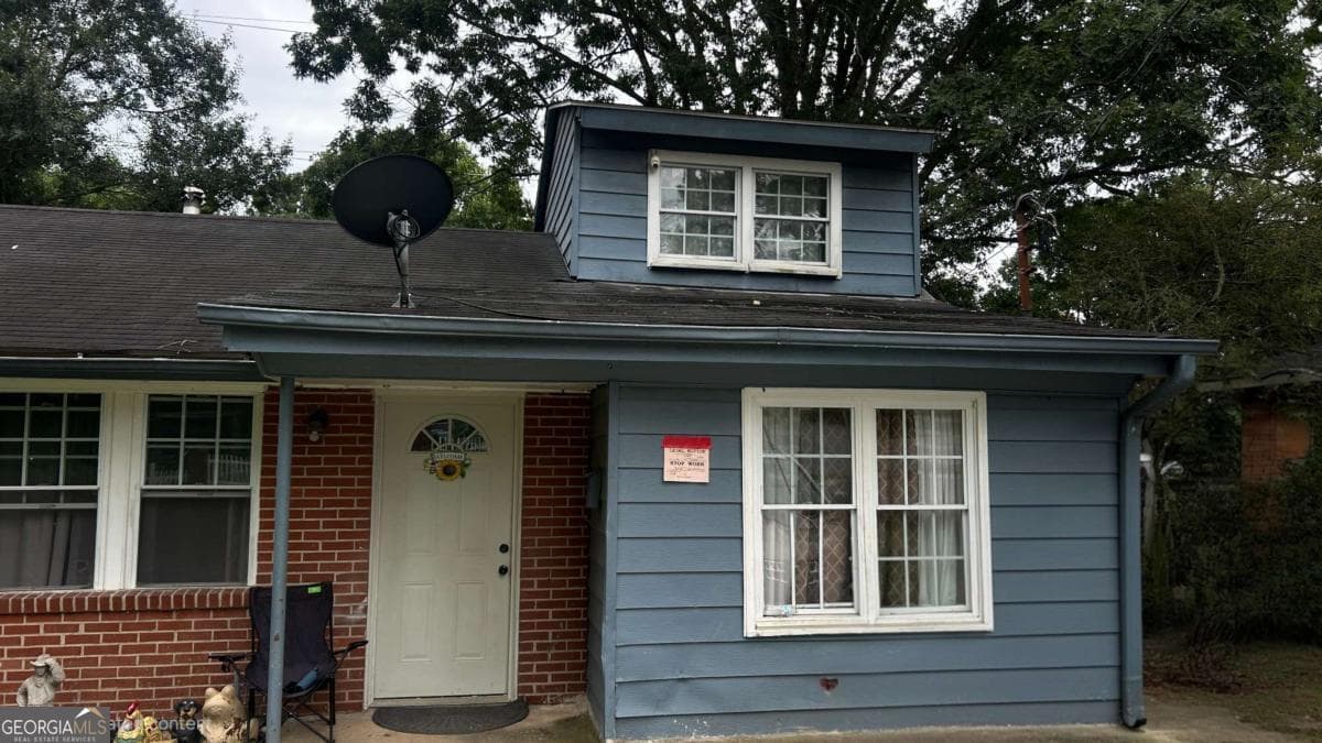 5 bedroom, 3 bathroom, 1,736 sq ft single family residence for sale at 5405 Lee Circle, Forest Park, GA 30297 — photo 2