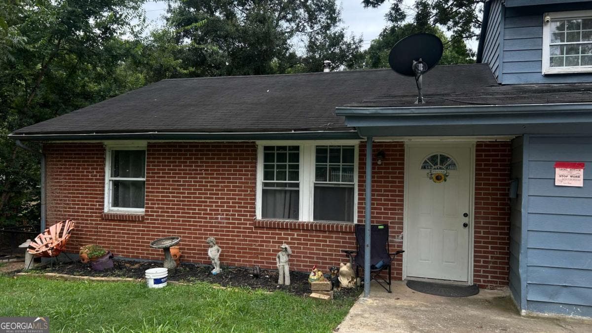 5 bedroom, 3 bathroom, 1,736 sq ft single family residence for sale at 5405 Lee Circle, Forest Park, GA 30297 — photo 3