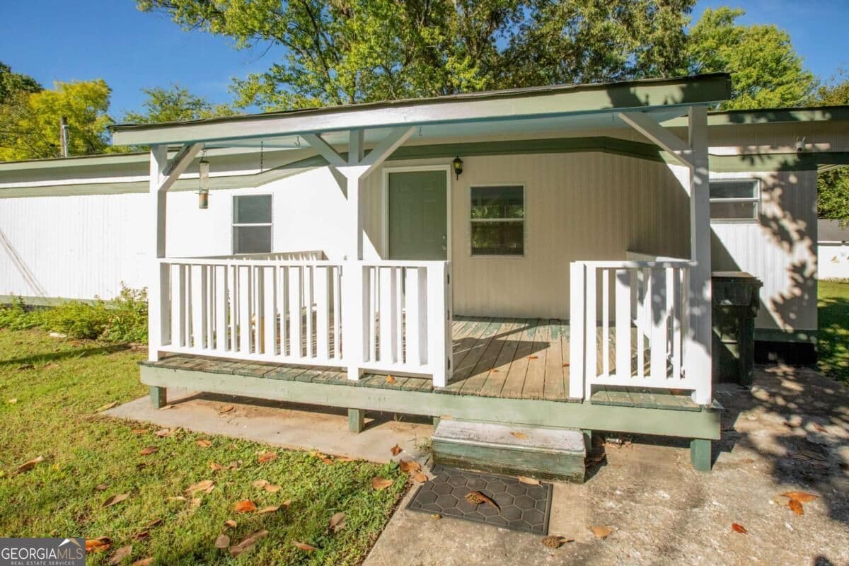 2 bedroom, 1 bathroom manufactured home,single family residence for sale at 945 Avenue, Dalton, GA 30721 — photo 2