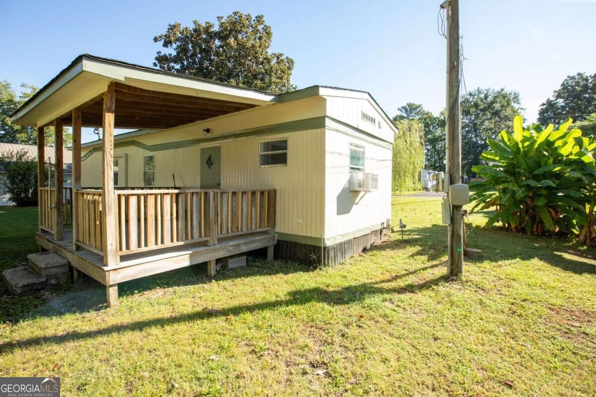 2 bedroom, 1 bathroom manufactured home,single family residence for sale at 945 Avenue, Dalton, GA 30721 — photo 5