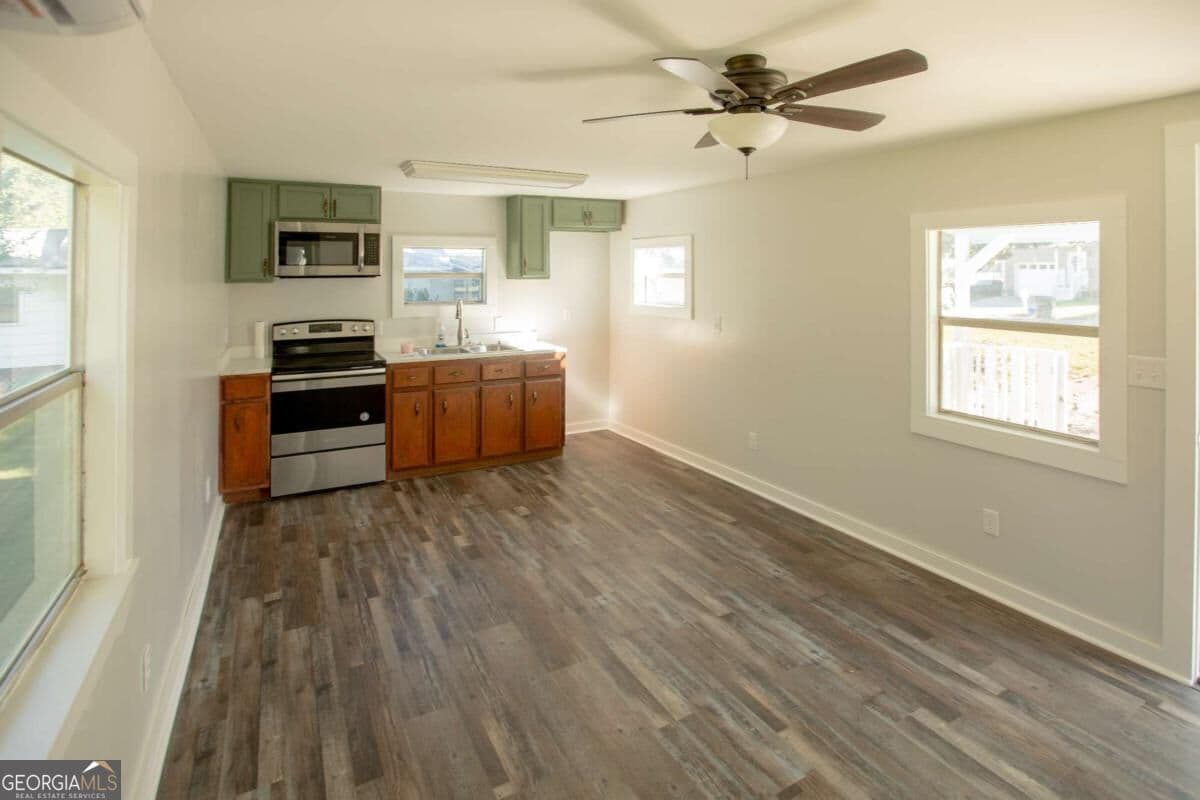 2 bedroom, 1 bathroom manufactured home,single family residence for sale at 945 Avenue, Dalton, GA 30721 — photo 9