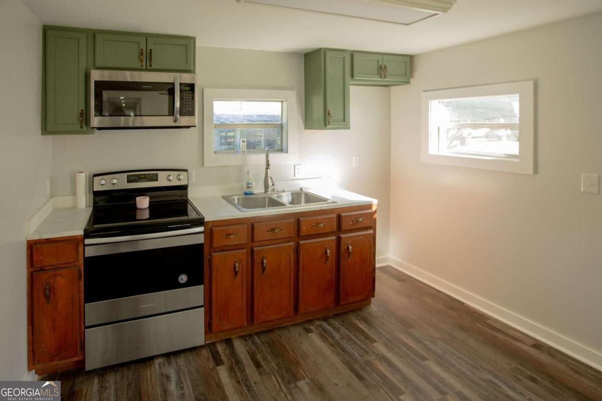 2 bedroom, 1 bathroom manufactured home,single family residence for sale at 945 Avenue, Dalton, GA 30721 — photo 10