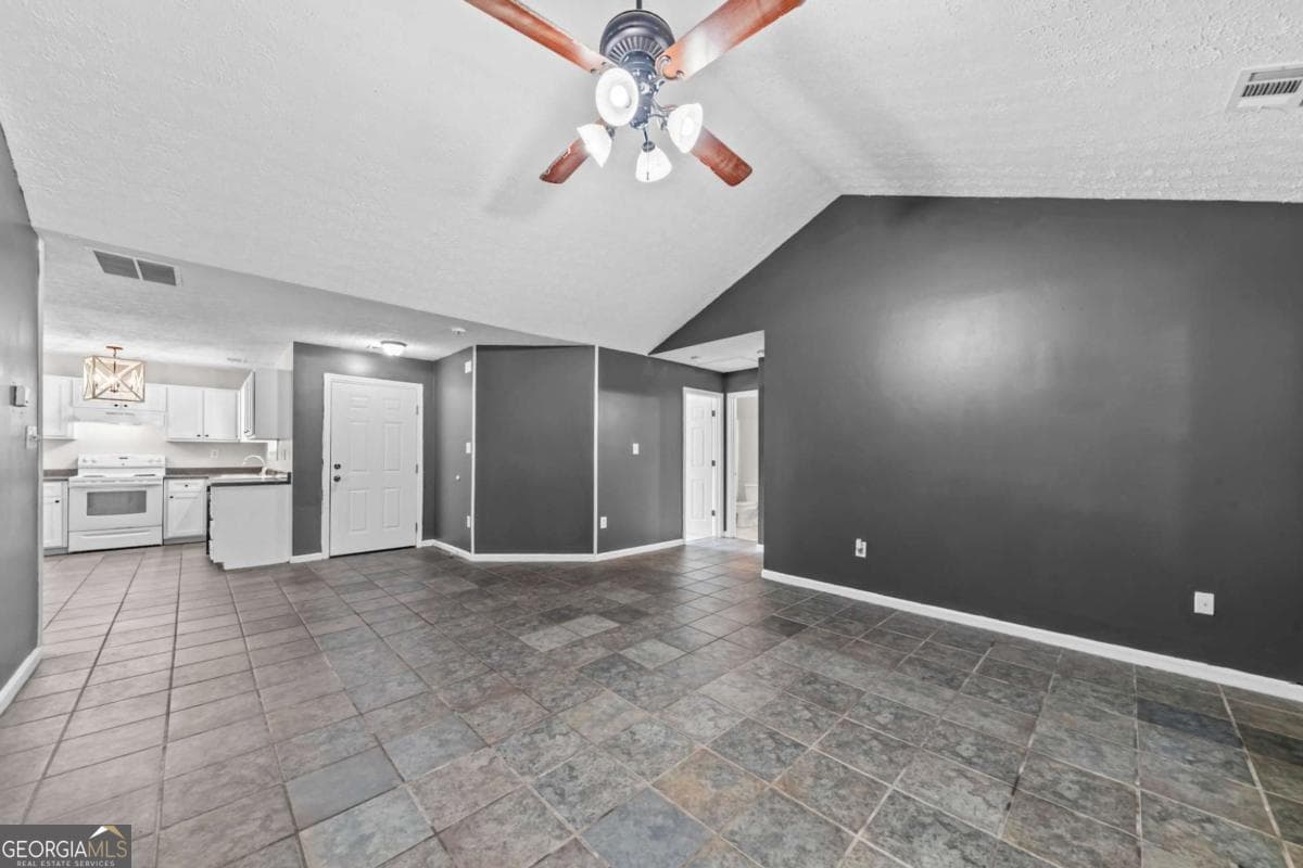 4 bedroom, 2 bathroom, 2,100 sq ft single family residence for sale at 185 Jimmy Reynolds Drive, Jefferson, GA 30549 — photo 7