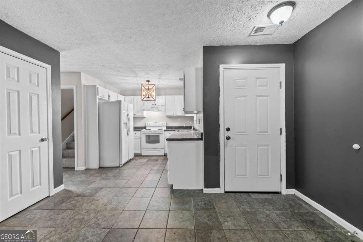 4 bedroom, 2 bathroom, 2,100 sq ft single family residence for sale at 185 Jimmy Reynolds Drive, Jefferson, GA 30549 — photo 9