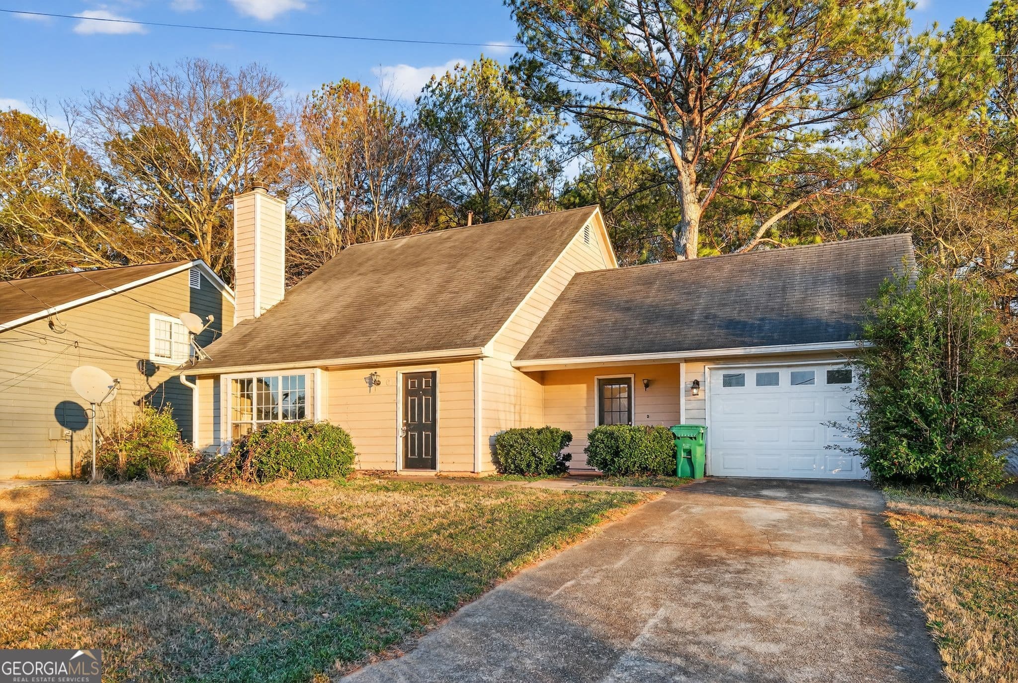 3 bedroom, 3 bathroom, 2,379 sq ft single family residence for sale at 5065 Donnell Way, Decatur, GA 30035 — photo 3
