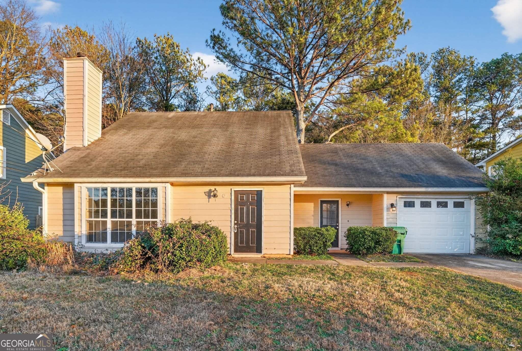 3 bedroom, 3 bathroom, 2,379 sq ft single family residence for sale at 5065 Donnell Way, Decatur, GA 30035 — photo 1 of 33