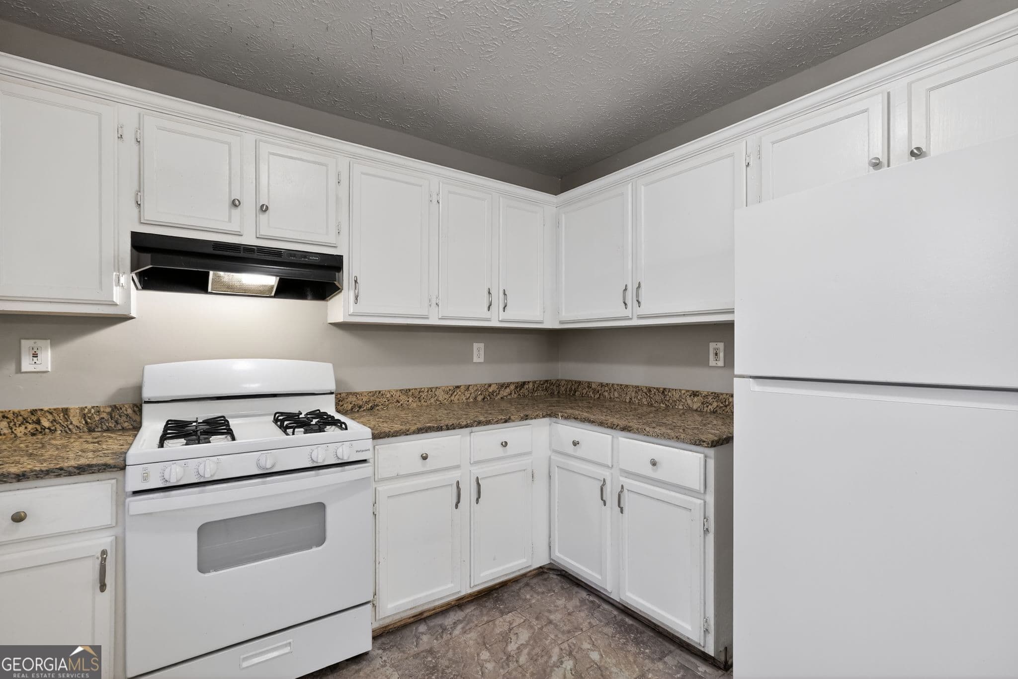 3 bedroom, 3 bathroom, 2,379 sq ft single family residence for sale at 5065 Donnell Way, Decatur, GA 30035 — photo 9