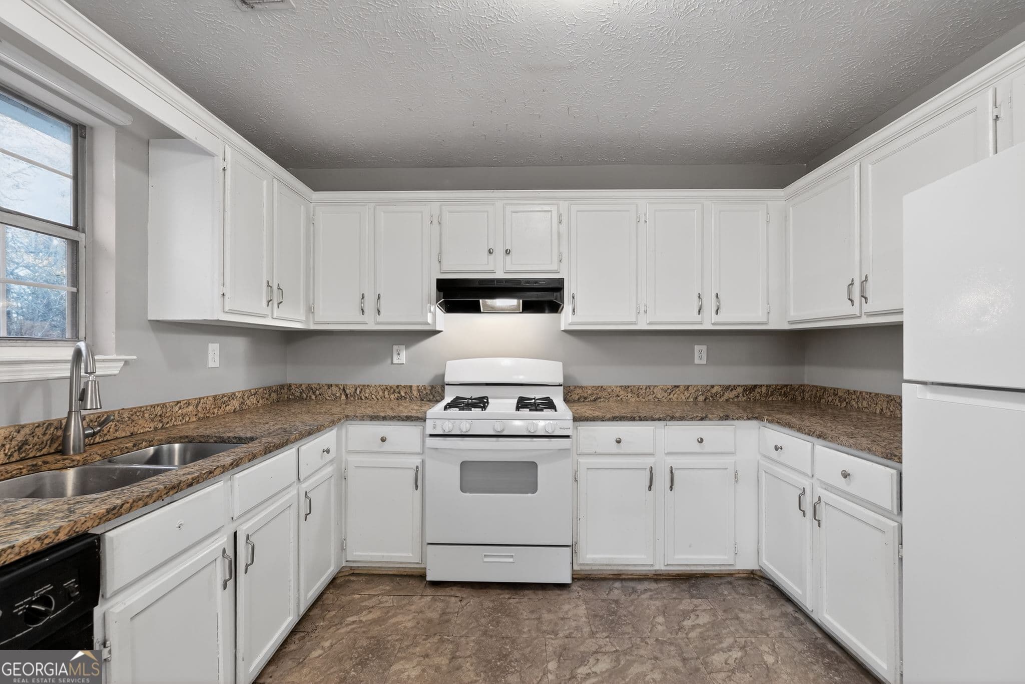 3 bedroom, 3 bathroom, 2,379 sq ft single family residence for sale at 5065 Donnell Way, Decatur, GA 30035 — photo 10
