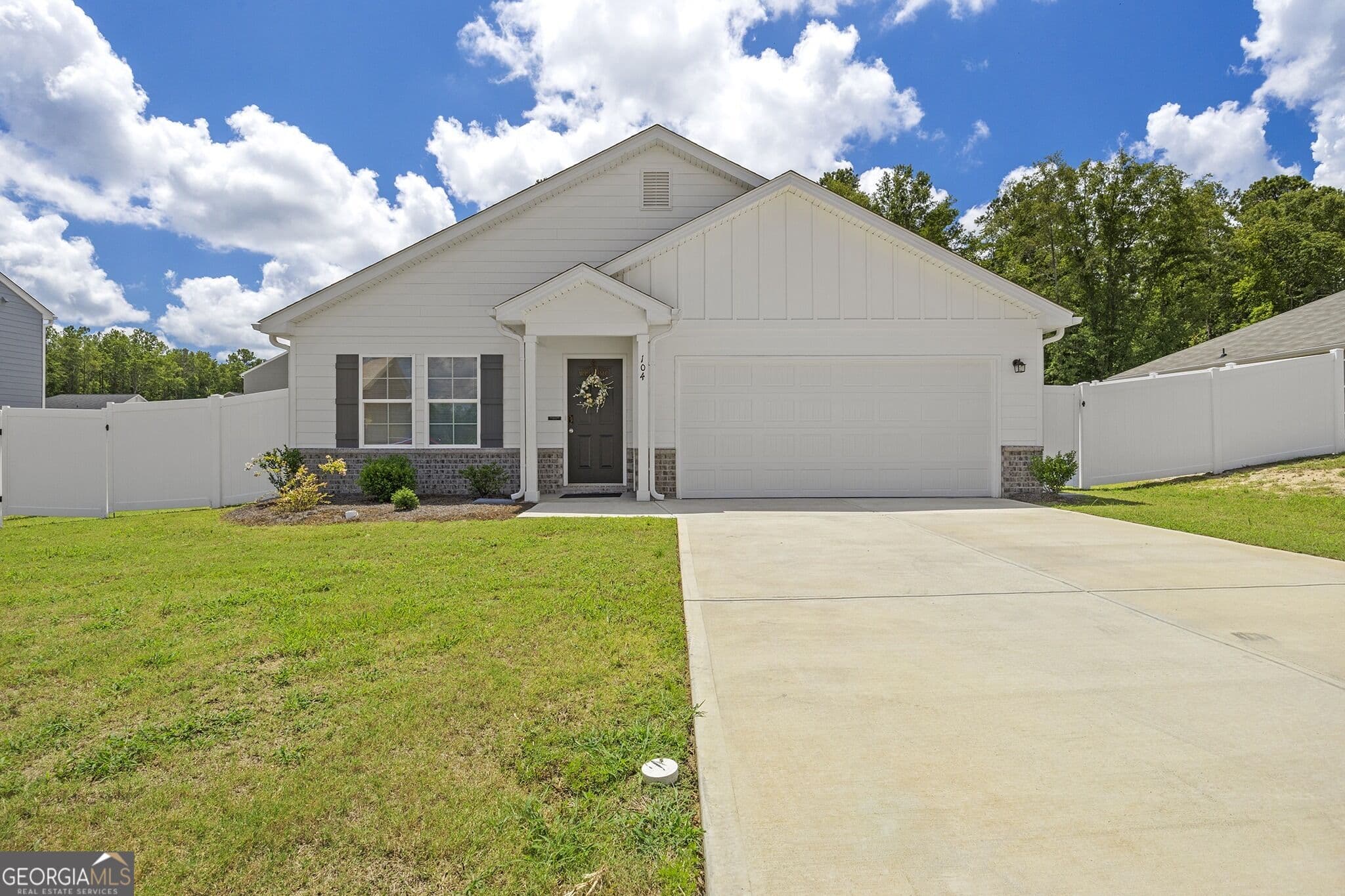4 bedroom, 2 bathroom, 1,684 sq ft single family residence for sale at 104 Dream Catcher Drive, Lizella, GA 31052