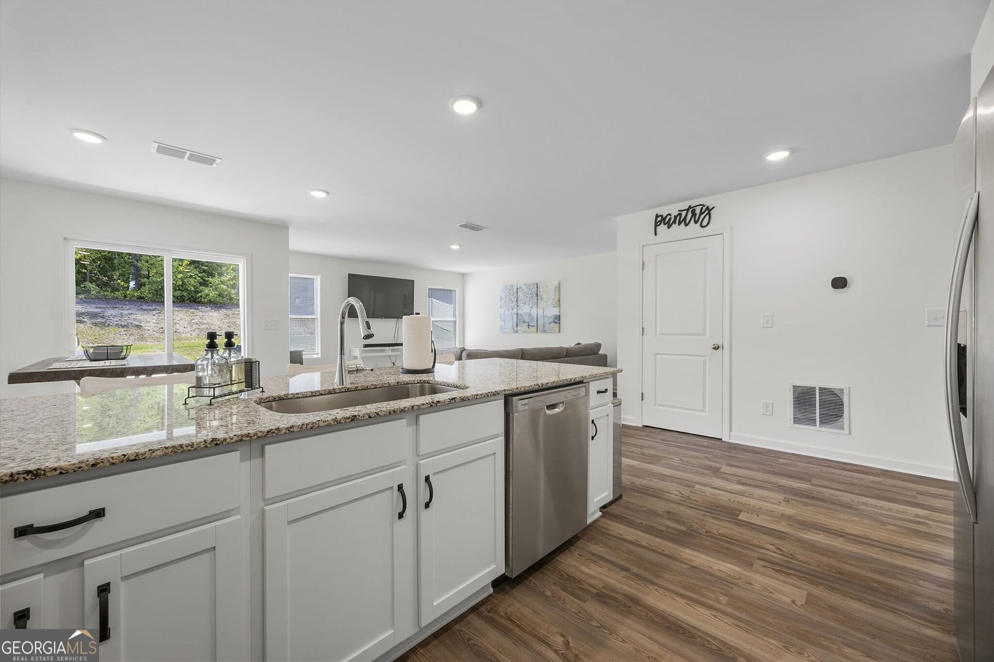 4 bedroom, 2 bathroom, 1,684 sq ft single family residence for sale at 104 Dream Catcher Drive, Lizella, GA 31052 — photo 8