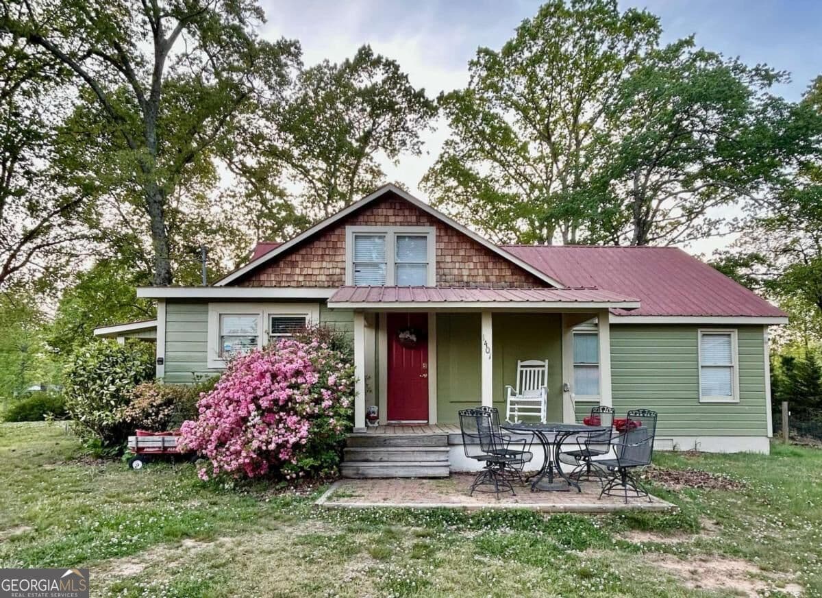 3 bedroom, 2 bathroom, 1,913 sq ft single family residence for sale at 1401 Alec Mountain Road, Clarkesville, GA 30523 — photo 2