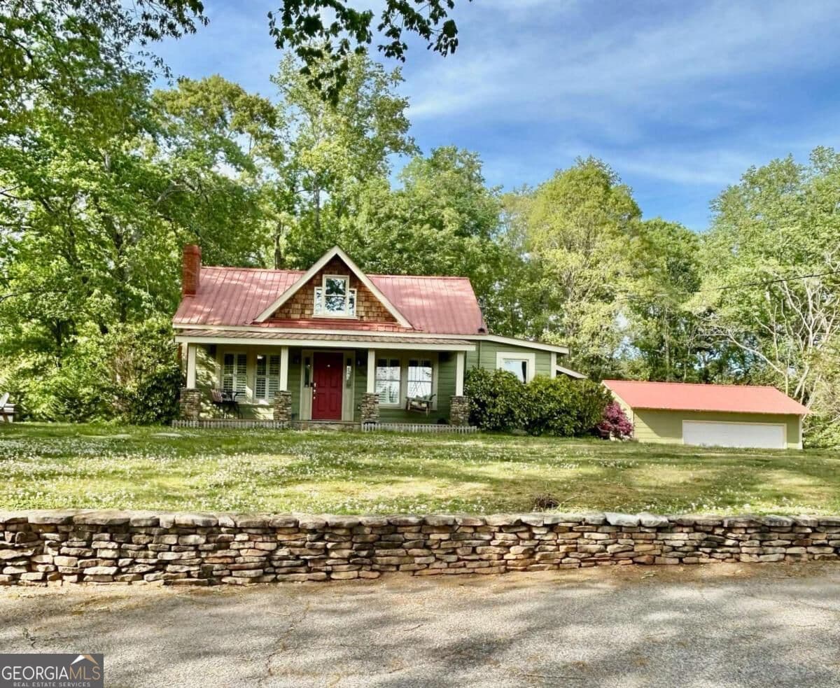 3 bedroom, 2 bathroom, 1,913 sq ft single family residence for sale at 1401 Alec Mountain Road, Clarkesville, GA 30523 — photo 1 of 40