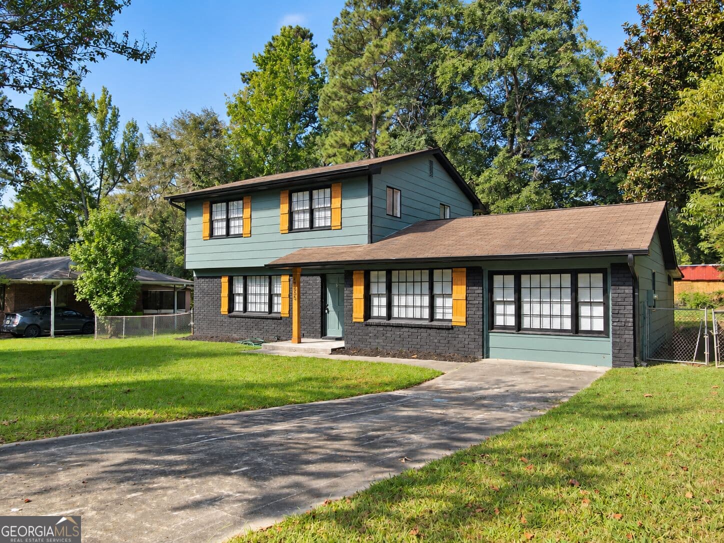 4 bedroom, 2.5 bathroom, 1,998 sq ft single family residence for sale at 10685 Sandpiper Road, Jonesboro, GA 30238 — photo 2