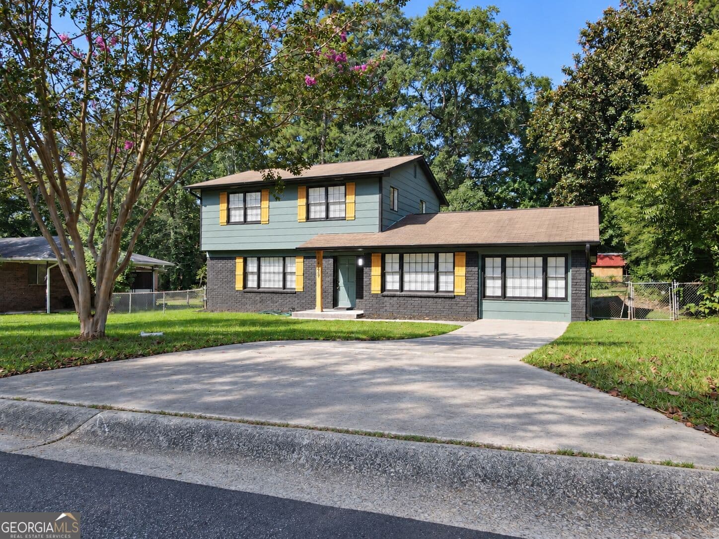 4 bedroom, 2.5 bathroom, 1,998 sq ft single family residence for sale at 10685 Sandpiper Road, Jonesboro, GA 30238 — photo 3