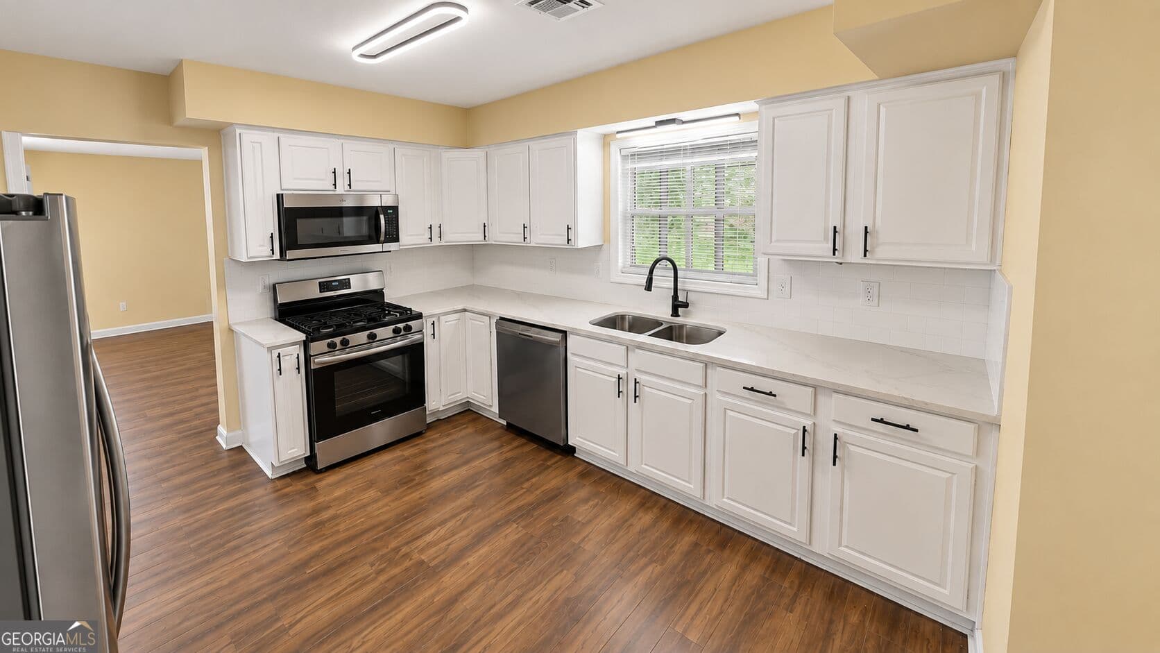 4 bedroom, 2.5 bathroom, 1,998 sq ft single family residence for sale at 10685 Sandpiper Road, Jonesboro, GA 30238 — photo 8