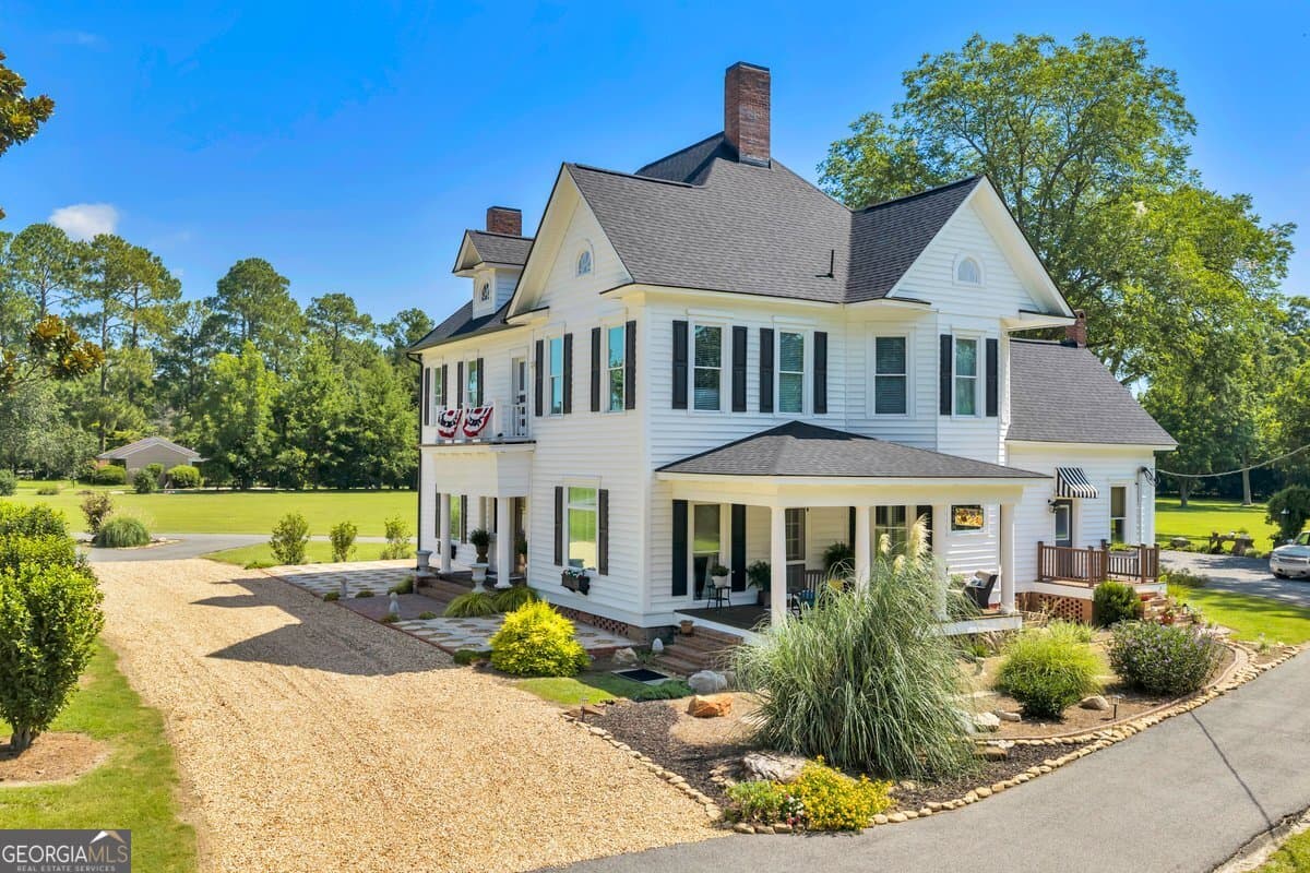 4 bedroom, 2.5 bathroom, 3,936 sq ft single family residence for sale at 700 N 3rd Street, Vienna, GA 31092 — photo 2