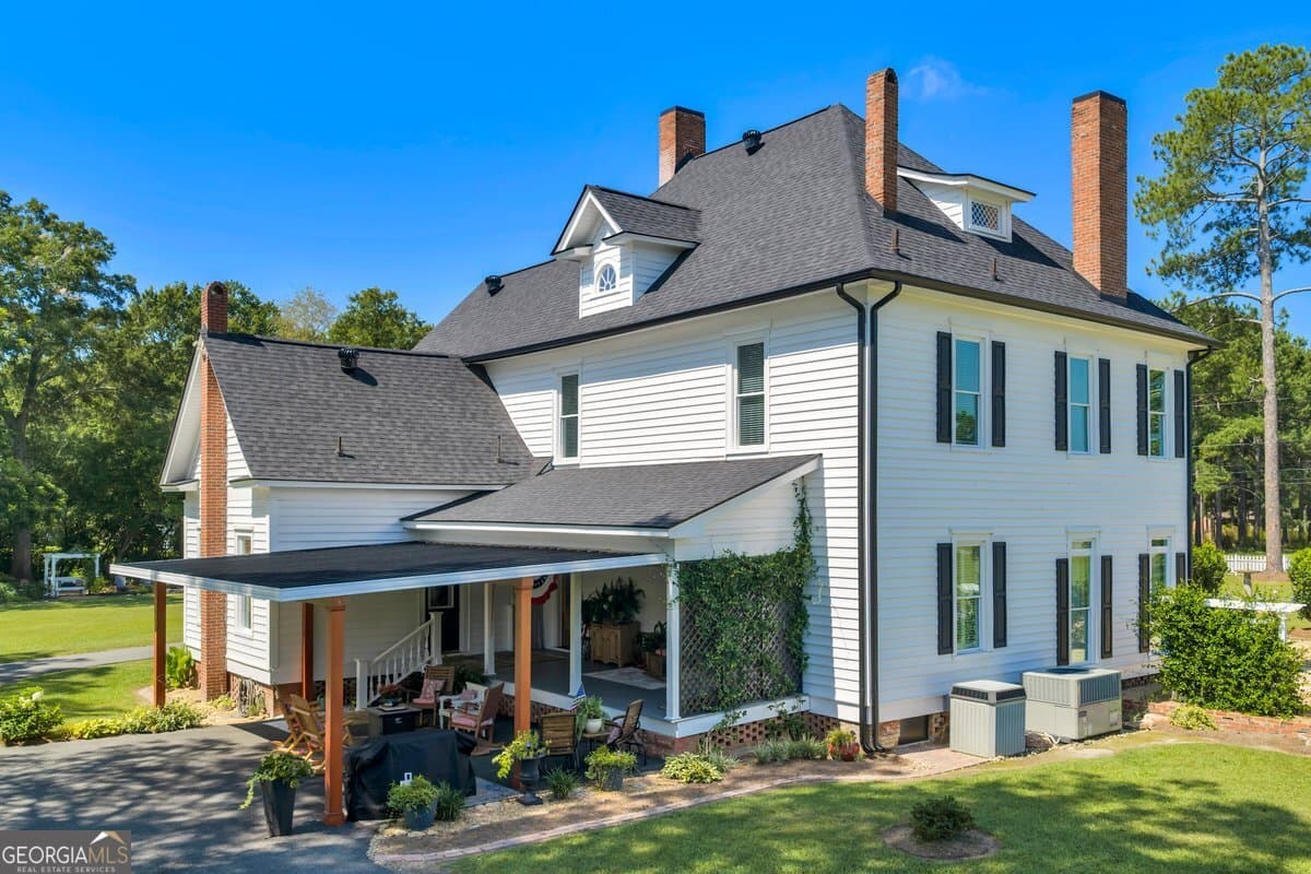 4 bedroom, 2.5 bathroom, 3,936 sq ft single family residence for sale at 700 N 3rd Street, Vienna, GA 31092 — photo 3