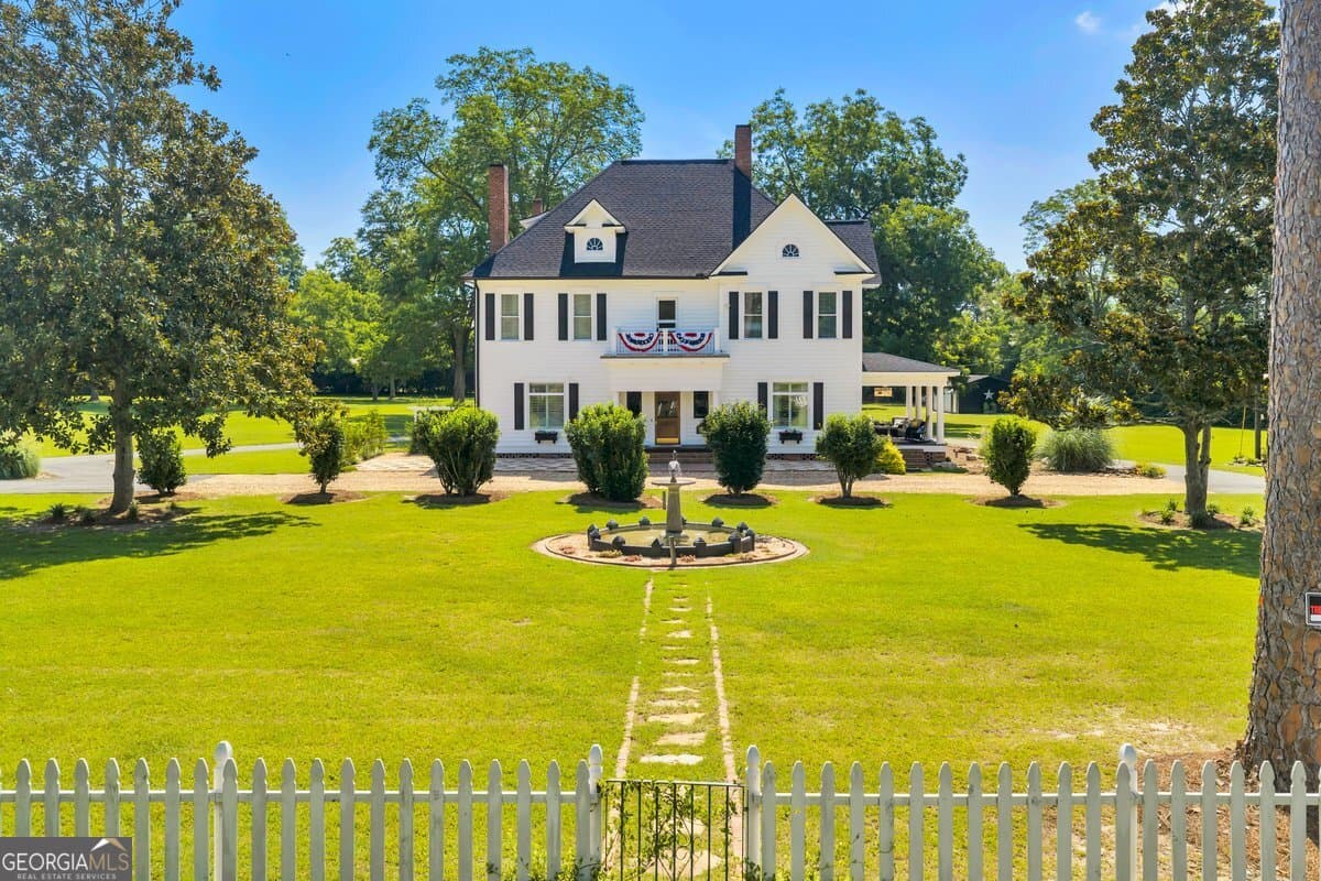 4 bedroom, 2.5 bathroom, 3,936 sq ft single family residence for sale at 700 N 3rd Street, Vienna, GA 31092
