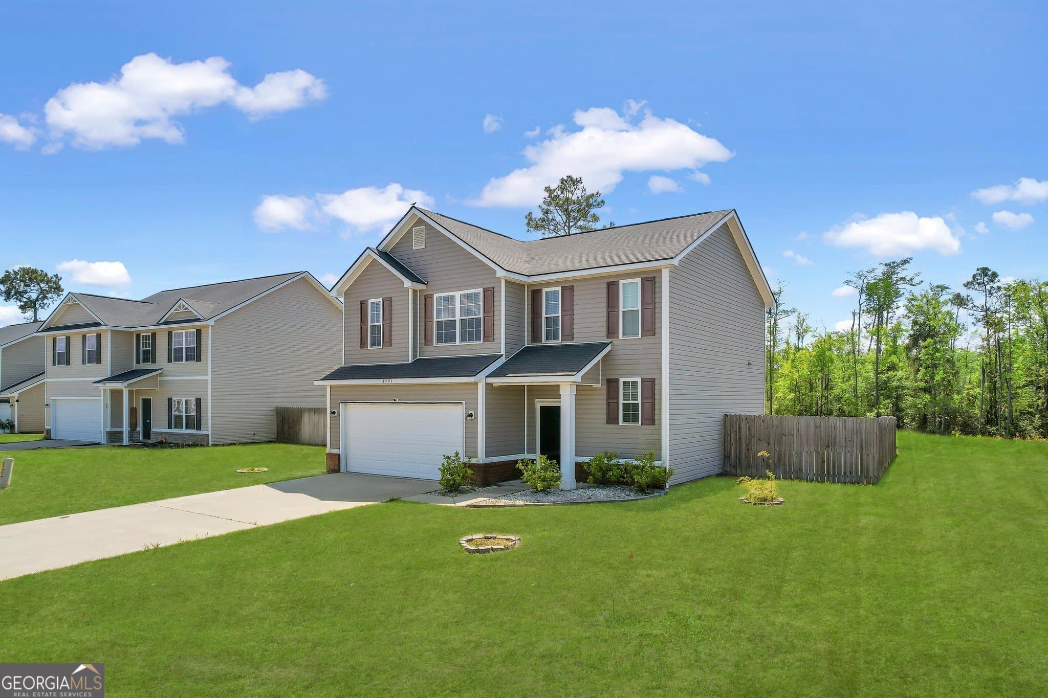 3 bedroom, 2.5 bathroom, 9 sq ft single family residence sold at 1591 Longleaf Court, Hinesville, GA 31313
