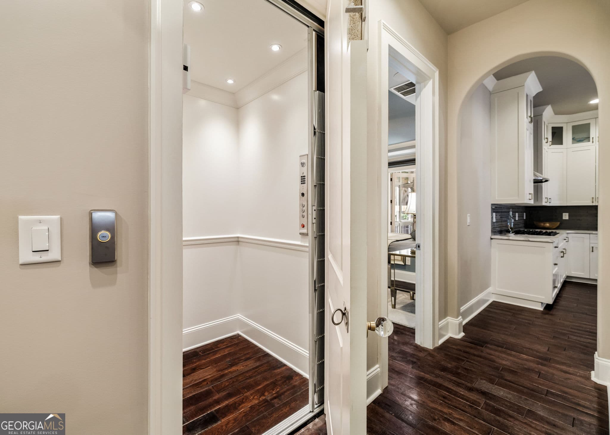 6 bedroom, 6 bathroom, 6,049 sq ft single family residence for sale at 2872 Parkridge Drive, Atlanta, GA 30319 — photo 5
