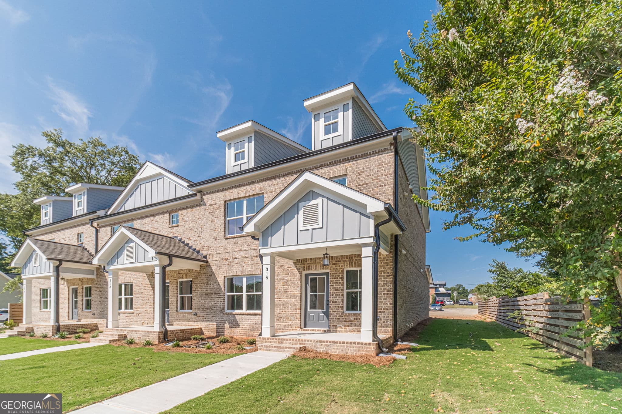 4 bedroom, 2.5 bathroom, 1,783 sq ft townhouse for sale at 316 Milledge Avenue, Monroe, GA 30655 — photo 2