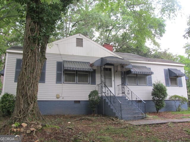 2 bedroom, 1 bathroom, 996 sq ft single family residence for rent at 737 N Greenwood Street, Lagrange, GA 30240 for $1,250 a month — photo 2