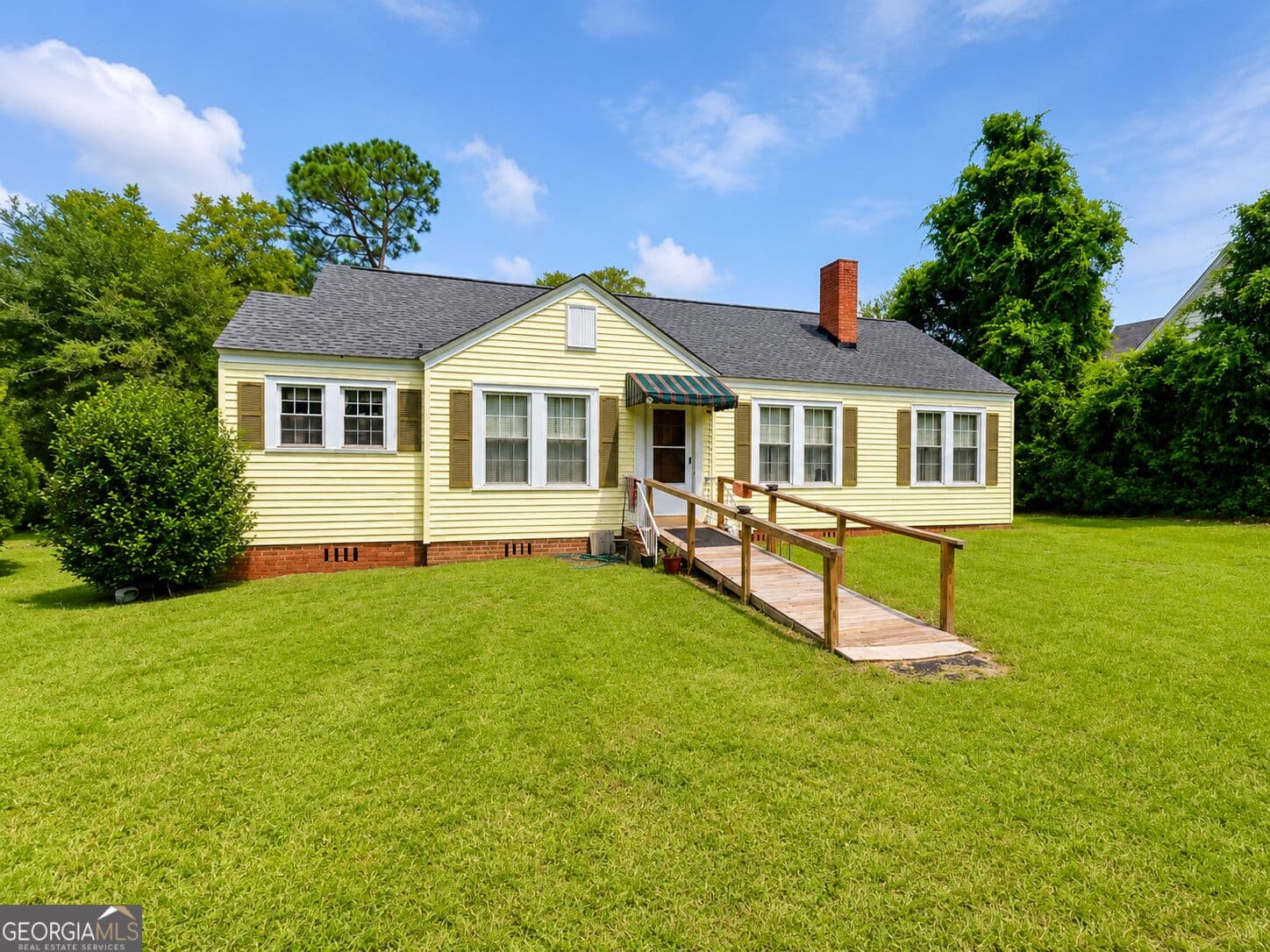 3 bedroom, 2 bathroom, 1,333 sq ft single family residence for sale at 411 E 19th Avenue, Cordele, GA 31015