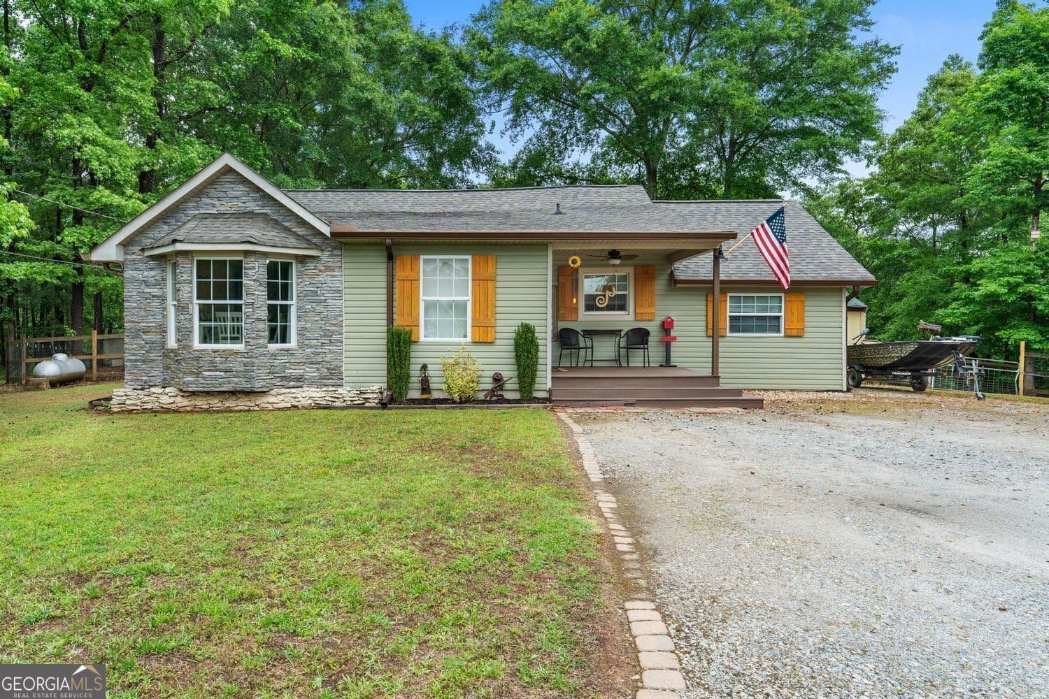 2 bedroom, 2 bathroom, 1,425 sq ft single family residence sold at 895 Laney Road, Locust Grove, GA 30248